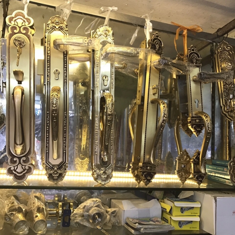 KHÓA CỬA TAY NẮM ĐẠI SẢNH BẰNG ĐỒNG CAO CẤP TÂN CỔ ĐIỂN VÀ SANG TRỌNG CHO CỬA GỖ KHÓA CỬA TAY NẮM ĐẠI SẢNH BẰNG ĐỒNG CAO CẤP TÂN CỔ ĐIỂN VÀ SANG TRỌNG CHO CỬA GỖ